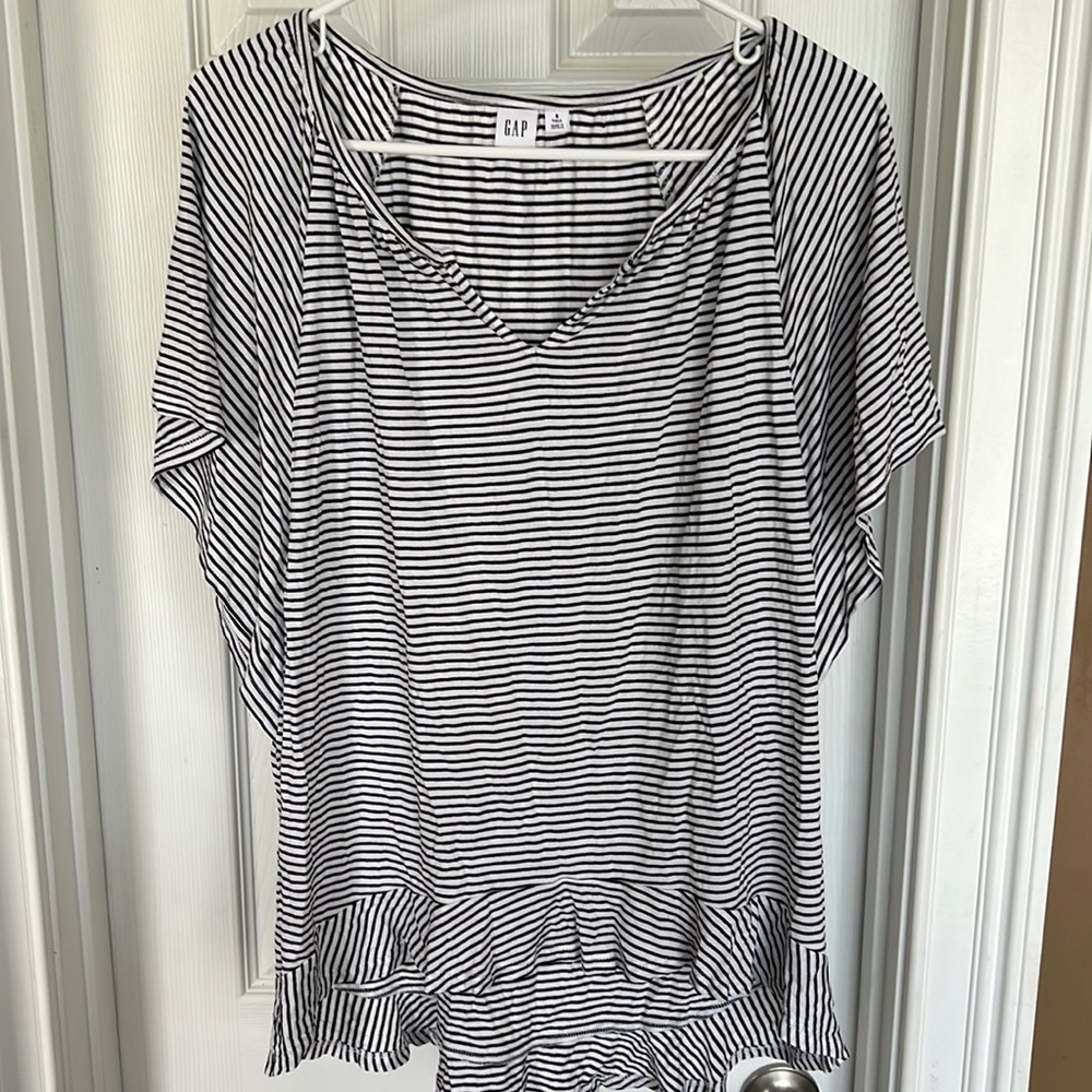 Ladies Small Tall Gap top shirt black and white stripe like new
